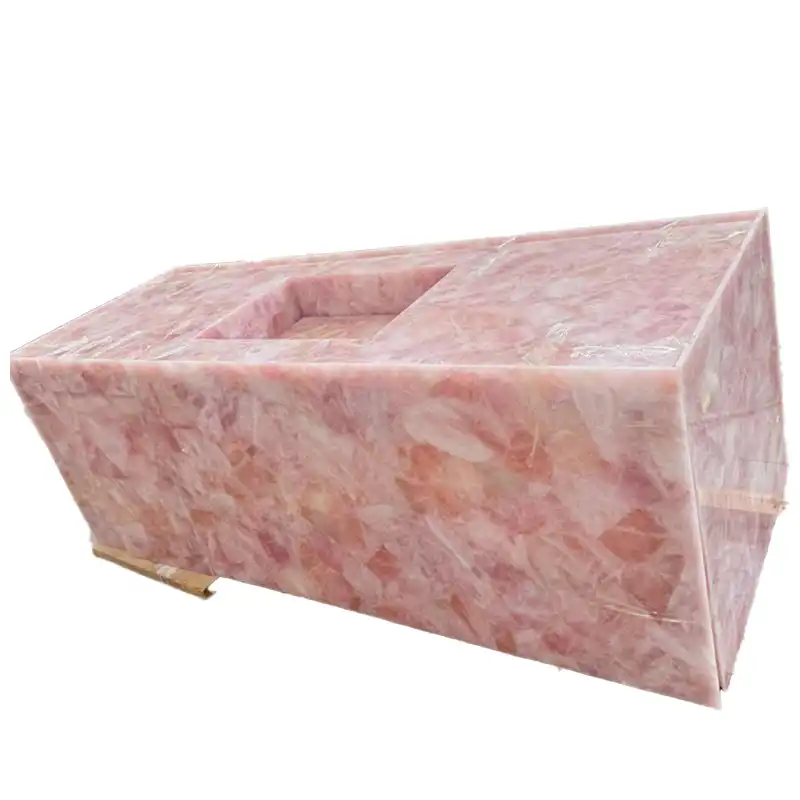 Roze kristallen werkbladen van rozenkwarts